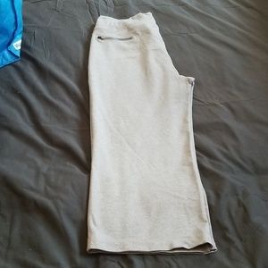 Wideleg LULULEMON capris